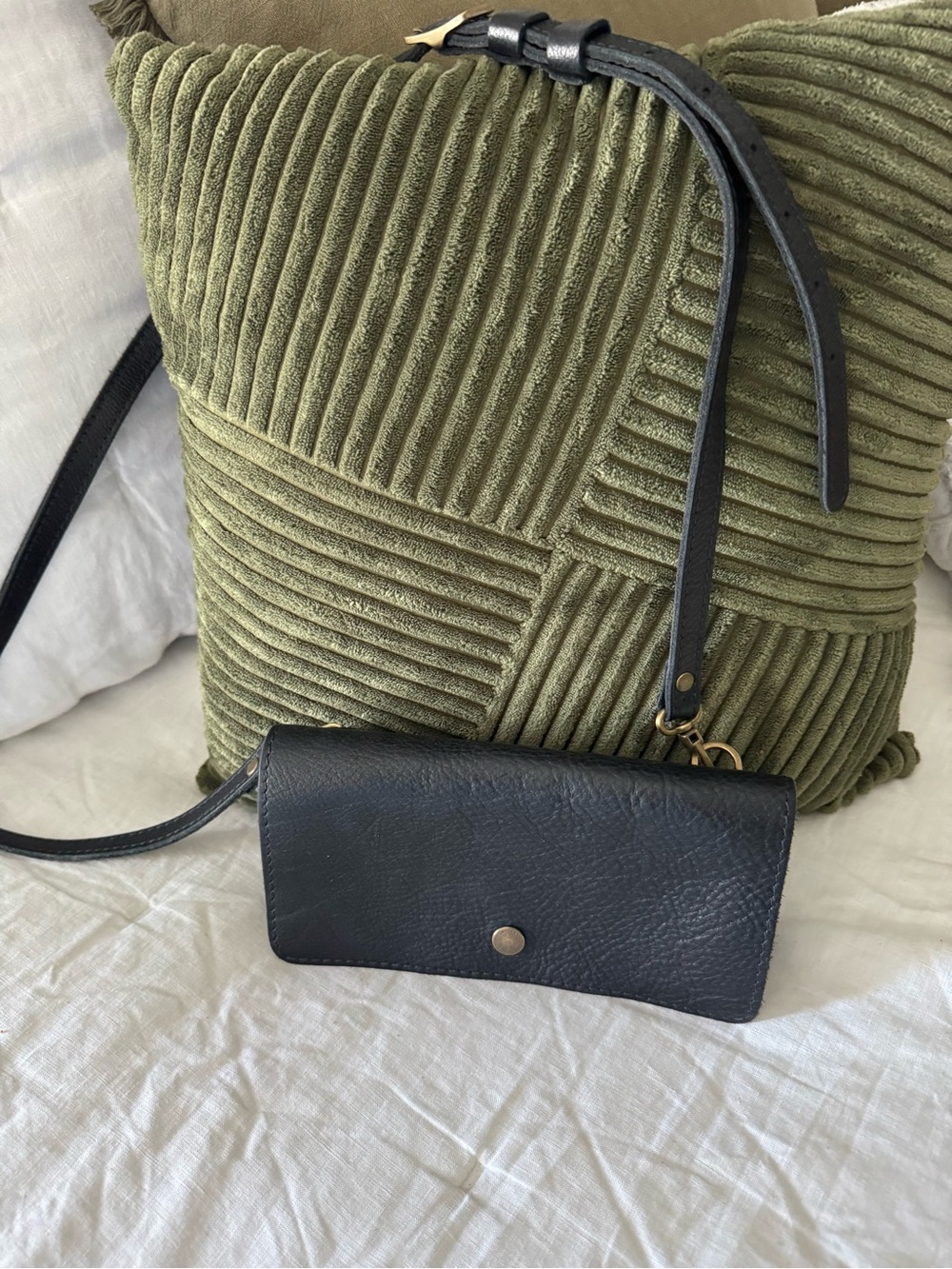 Portland Leather Black Crossbody Wallet Bag